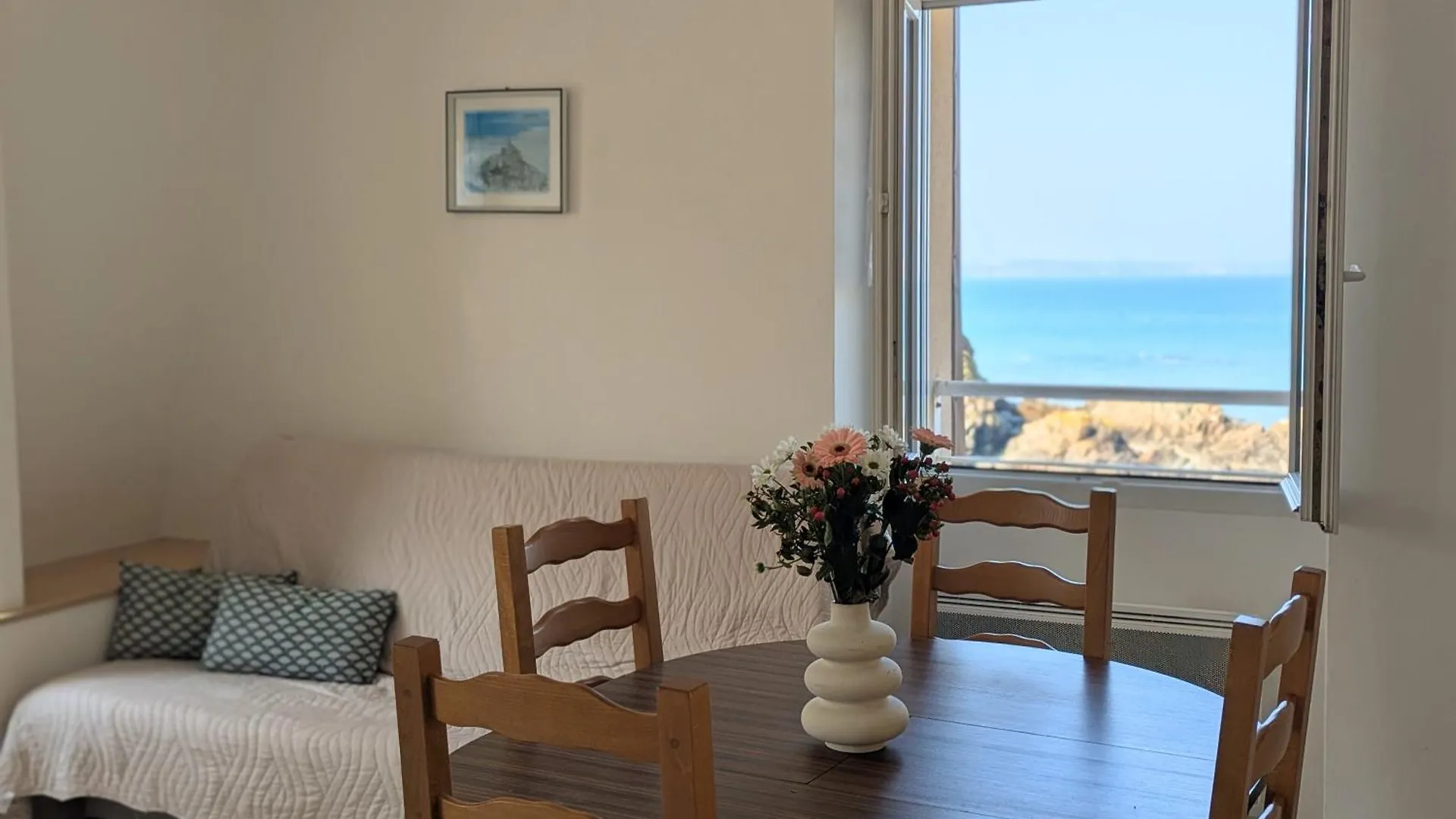 Apartment T3 Vue Mer - Face A La Plage Et Au Sentier Des Douaniers Planguenoual